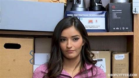 shoplyfter sister|Emily Willis .